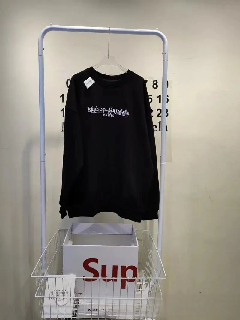 Black Crew Neck 02