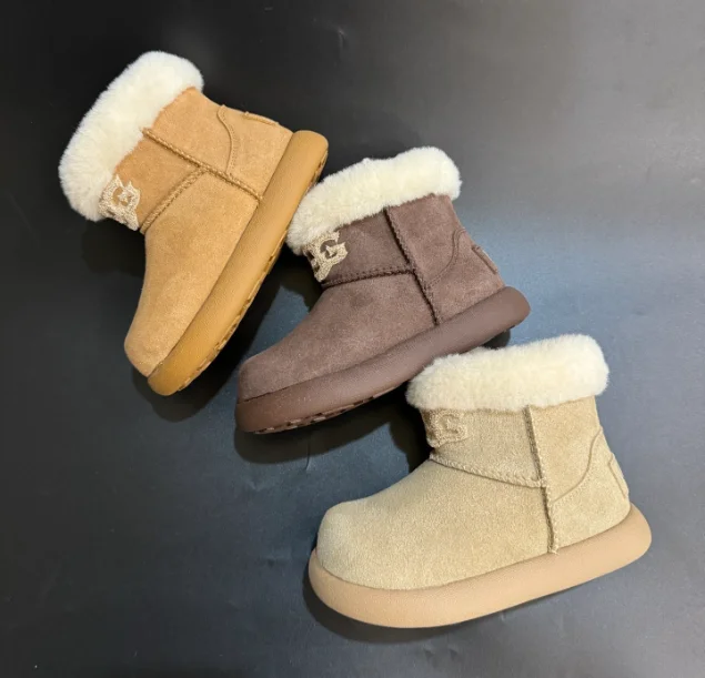U1GG Kids Suede Snow Boots in Chestnut, Coffee