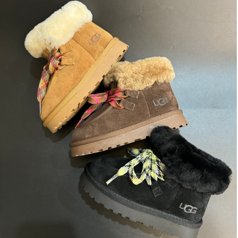 UGG Classic Mini Fluff Sneaker