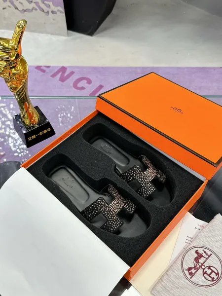 Hermès Oran Sandals Black Crystal-Embellished H-Logo Slippers - 1