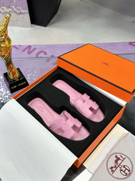 Hermès Oran Sandals Pink Ostrich Leather Slippers - 1