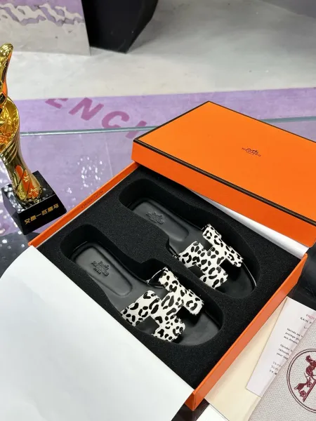 Hermès Oran Sandals Leopard Print White Black Slippers - 1