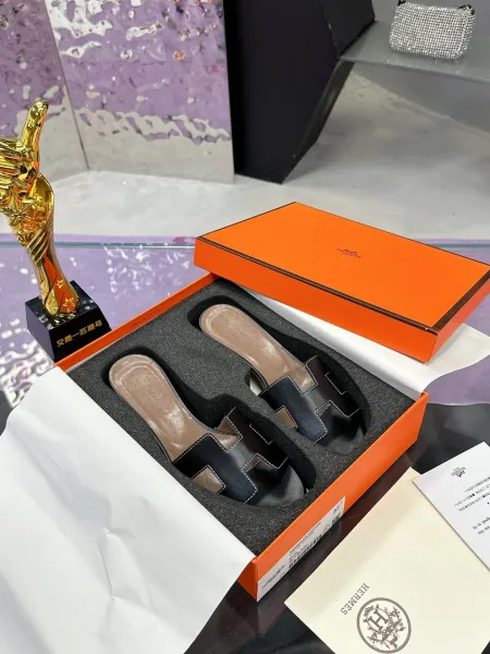 Hermès Oran Sandals Black and Tan Leather Slippers - 1