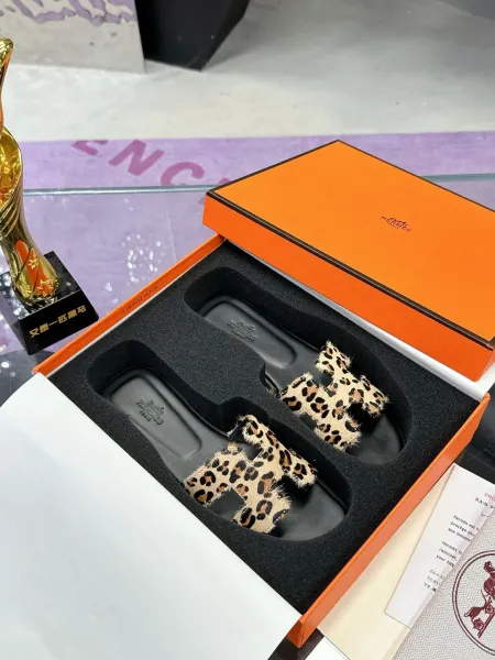 Hermès Oran Slide Leopard Haircalf Sandals - 1