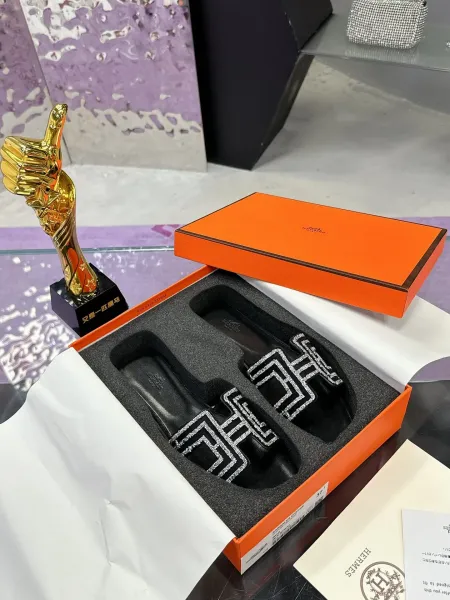Hermès Oran Slide Sandals Black with Crystal H Logo Slippers - 1