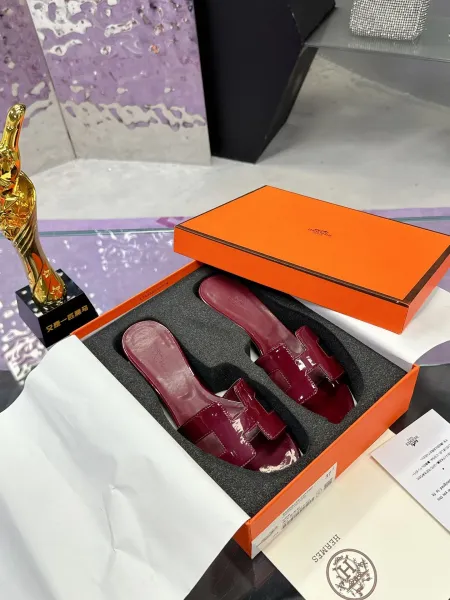Hermès Oran Slide Sandals Burgundy Patent Leather Slippers - 1
