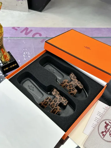 Hermès Oran Sandals Leopard Print Calf Hair Slippers - 1