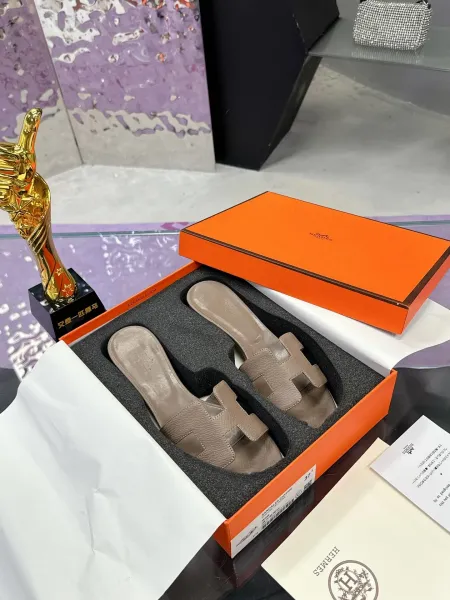 Hermès Oran Sandals Beige Epsom Leather Slippers - 1