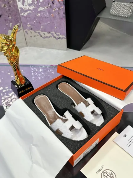 Hermès Oran Sandals White Epsom Leather Slippers - 1