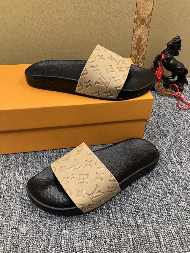 Louis Vuitton Slippers Embossed Monogram Slide product detail image 1