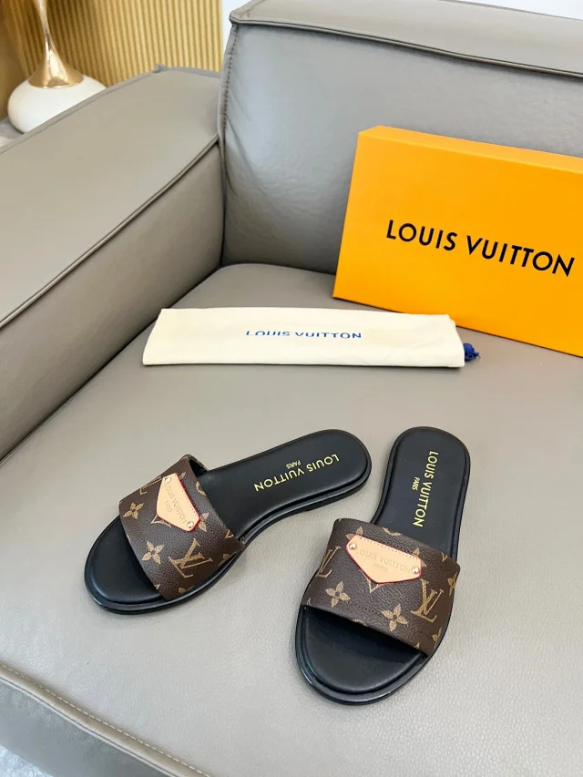 Louis Vuitton Slippers Wide-Strap Monogram Slide with Leather Plaque product detail image 4
