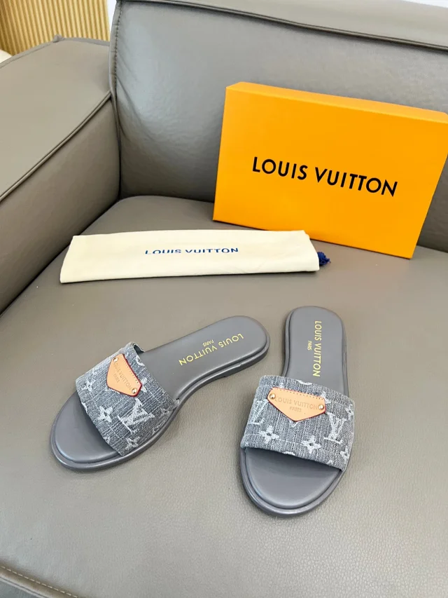 Louis Vuitton Slippers Wide-Strap Monogram Slide with Leather Plaque product detail image 5