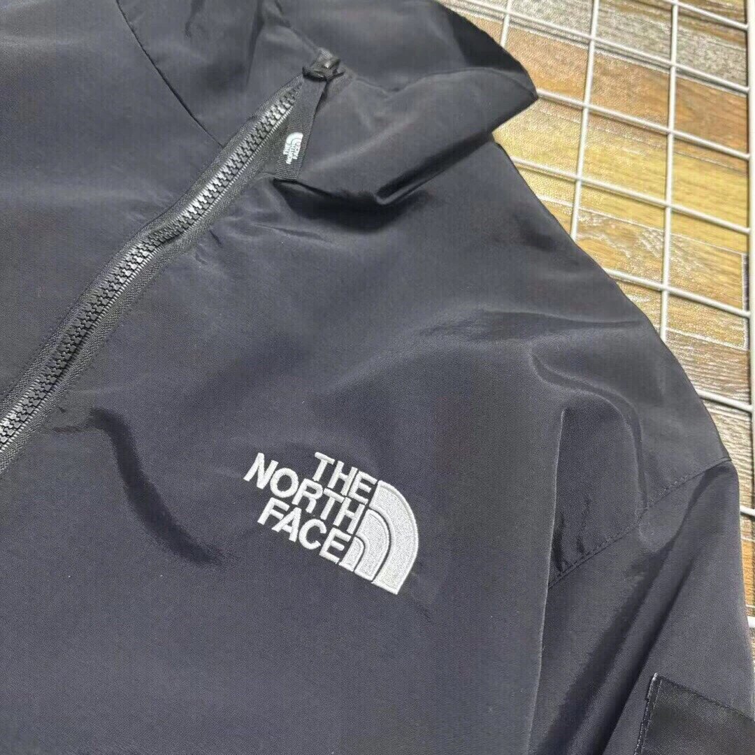 The North Face Venture 2 Jacket Black Outerwear - 15