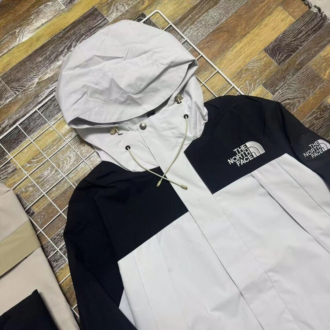 The North Face Venture 2 Jacket Black Outerwear - 12