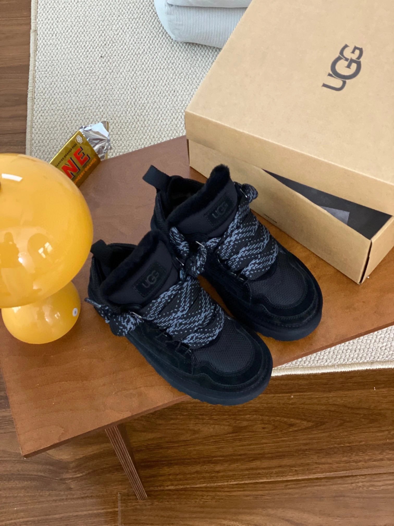 Suede Low Top Casual Shoes photo 2