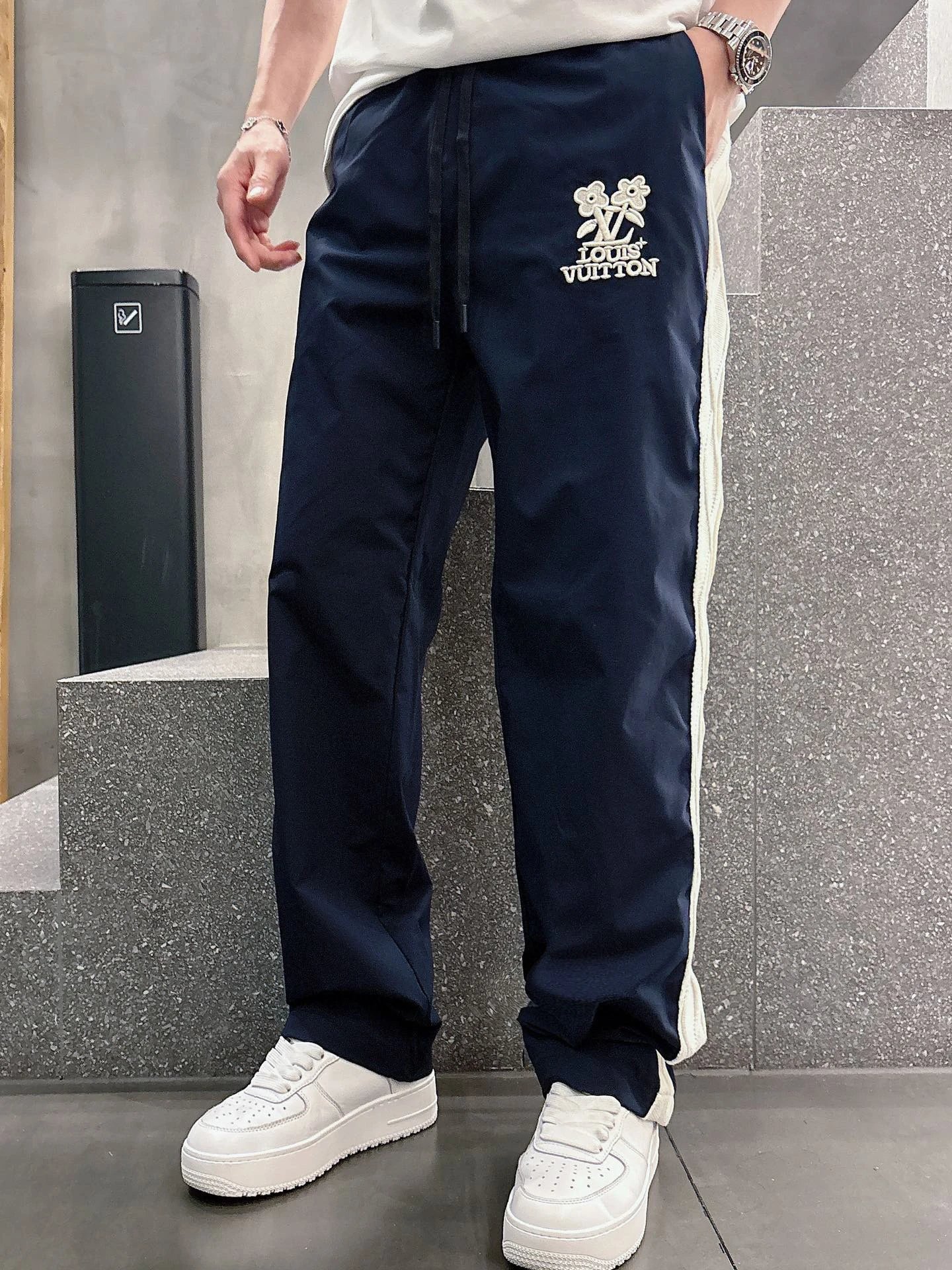 Louis Vuitton Pants