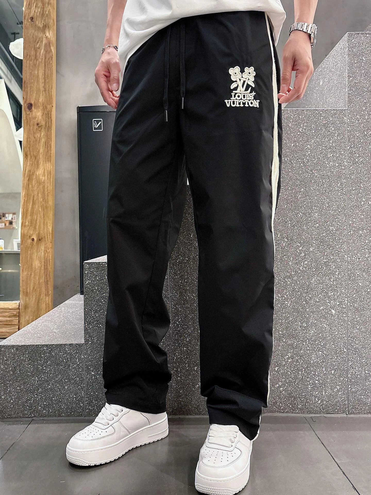 Louis Vuitton Pants