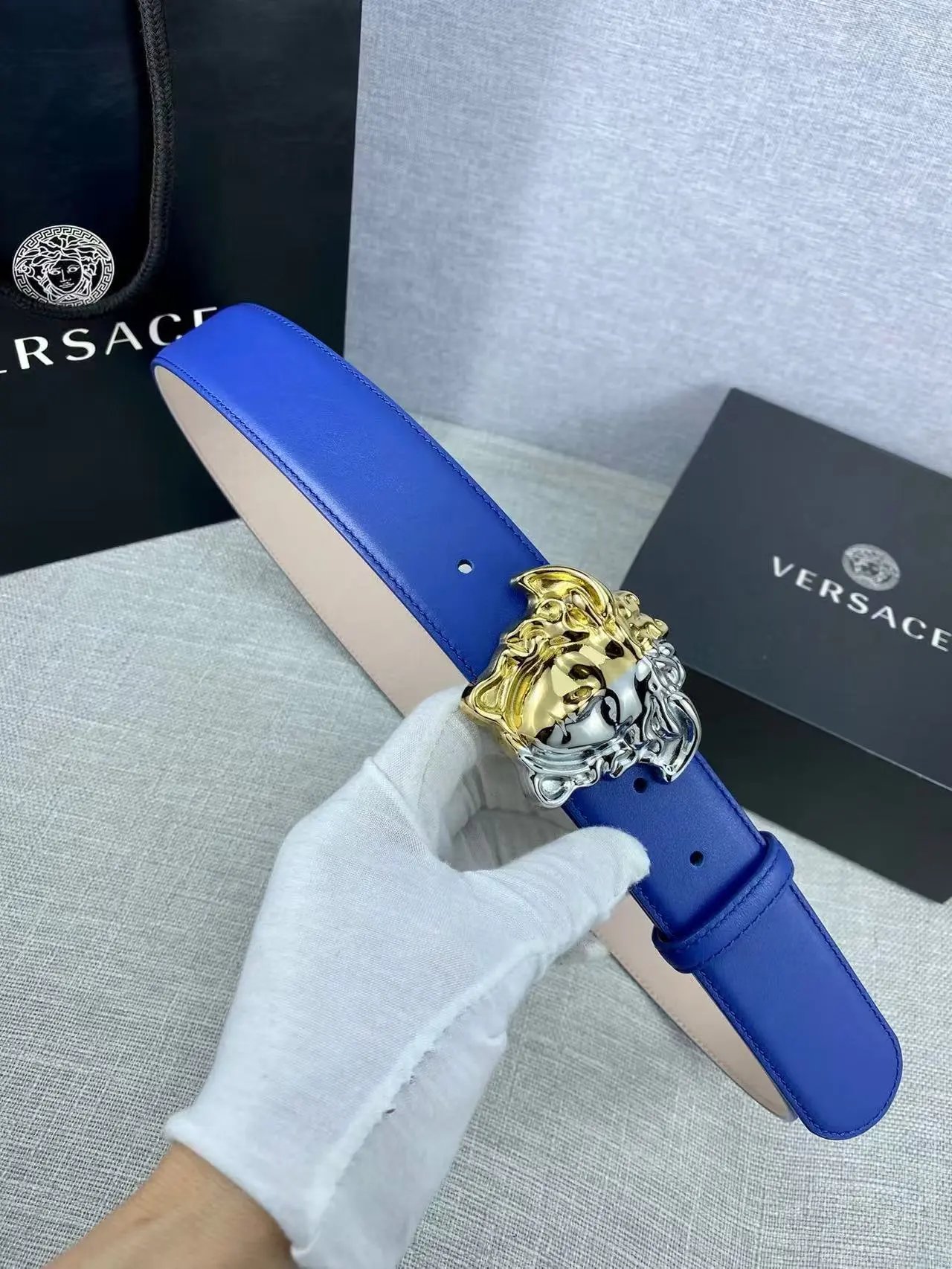 Gucci  Louis Vuitton...Belt