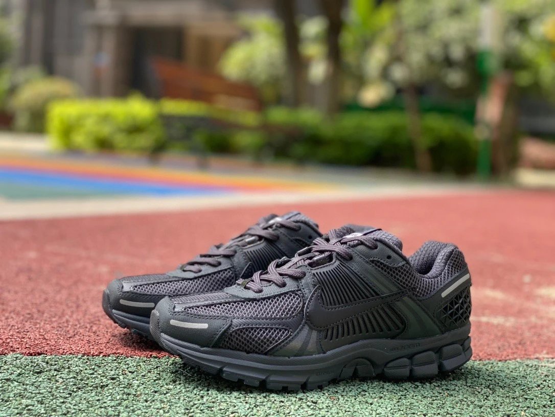 Nike Air Zoom Vomero 5