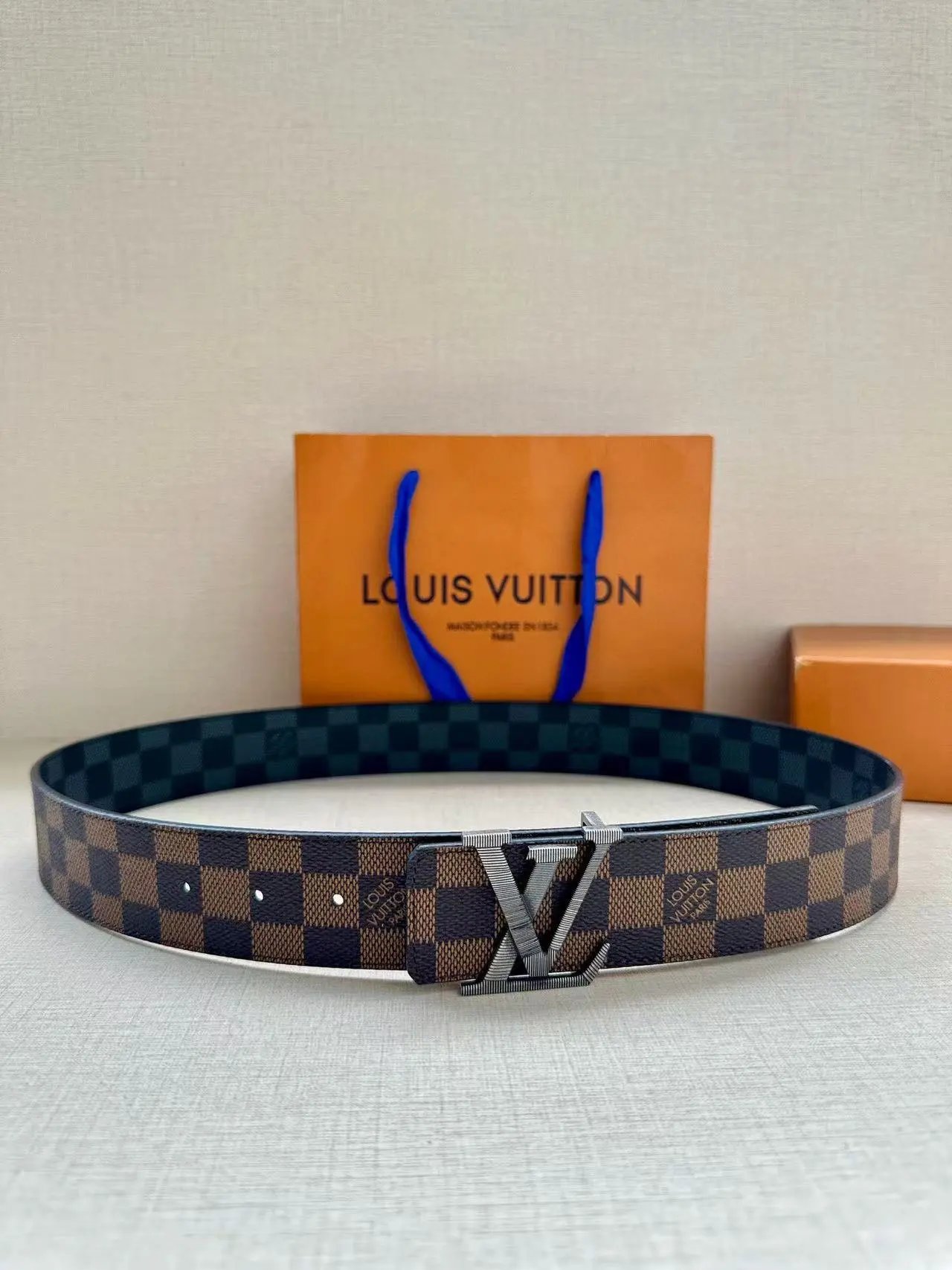 Gucci  Louis Vuitton...Belt