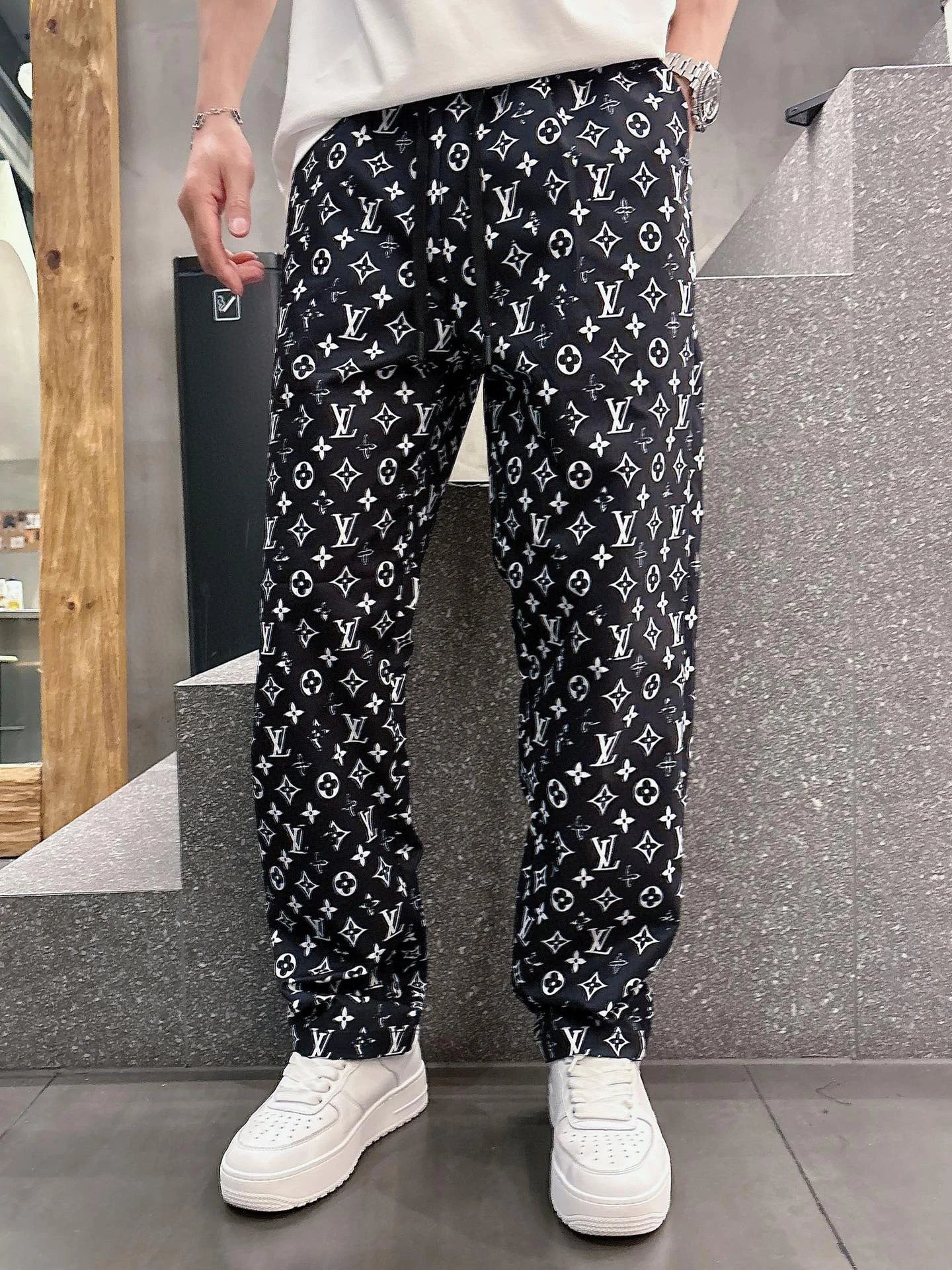 Louis Vuitton Pants