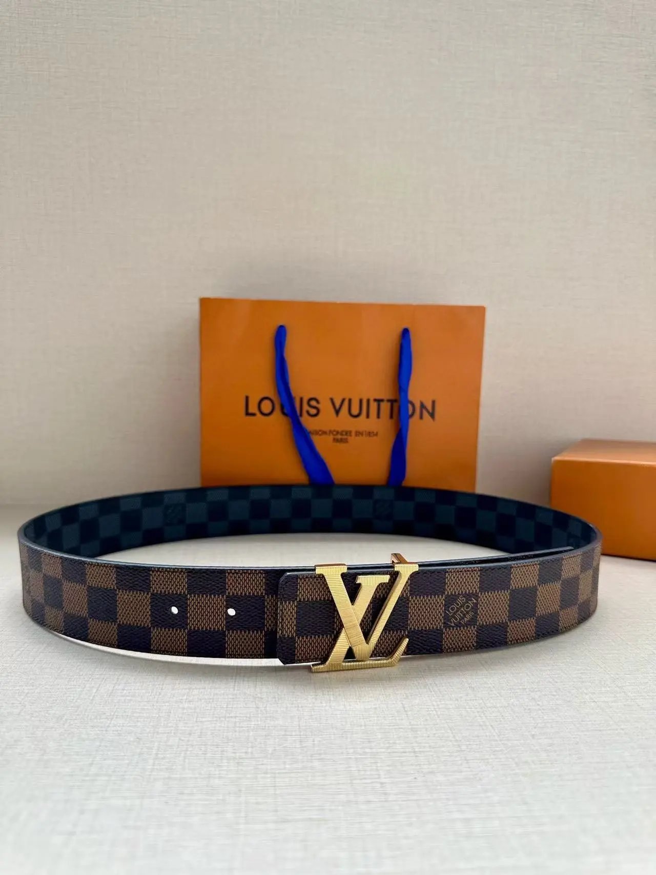 Gucci  Louis Vuitton...Belt