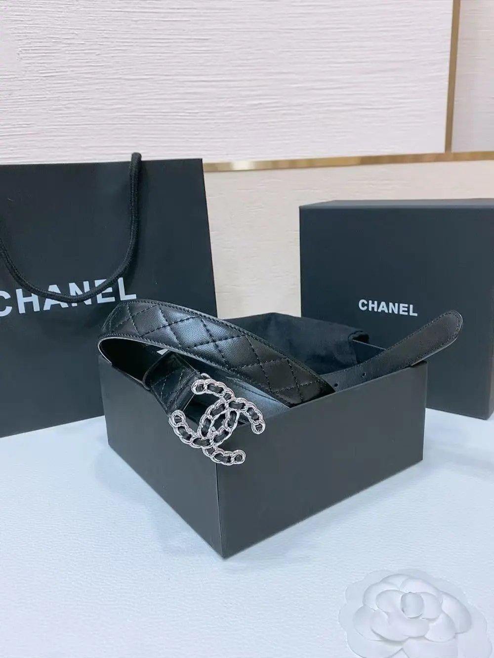 Gucci  Louis Vuitton...Belt