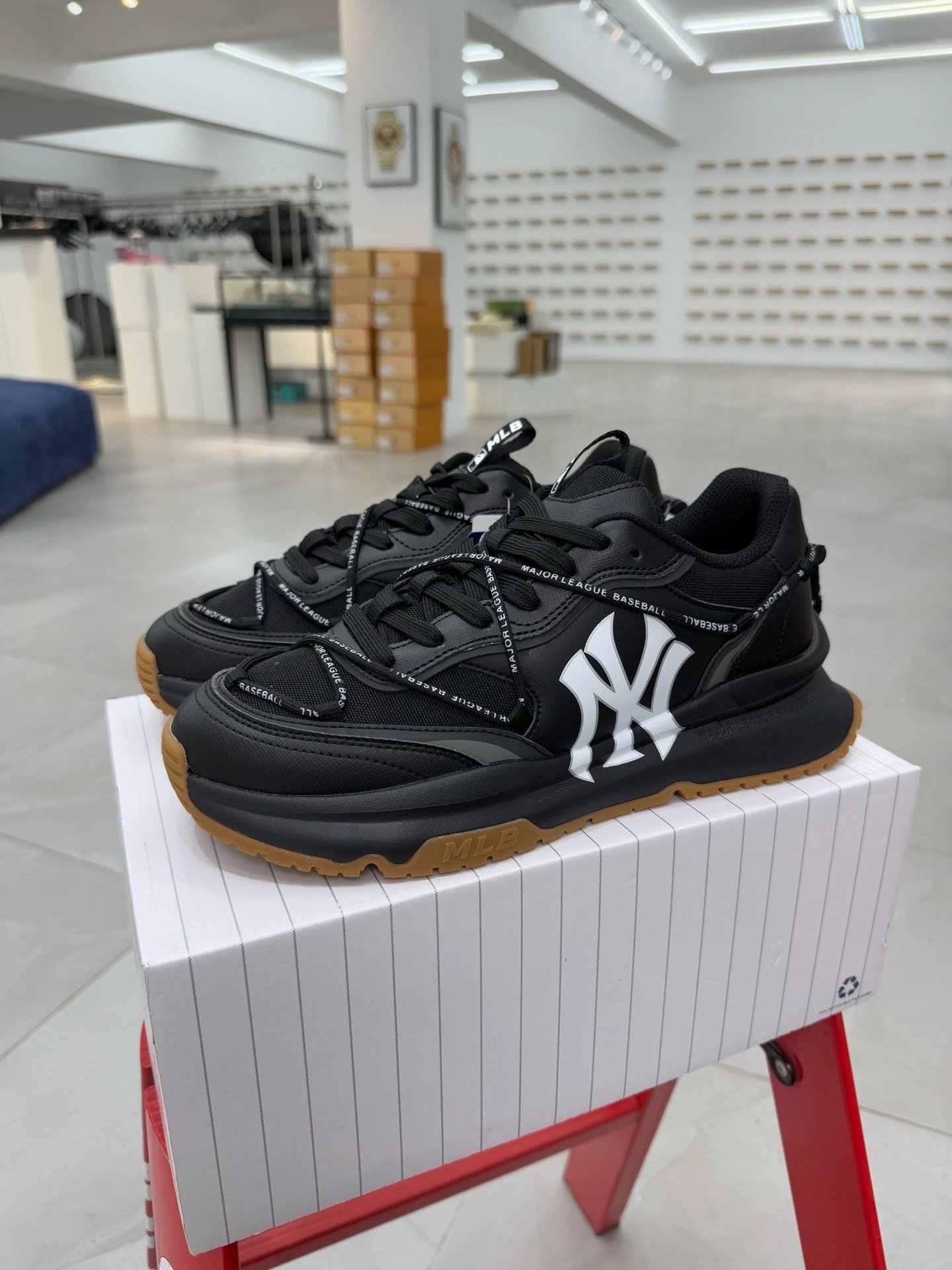 MLB Shoes