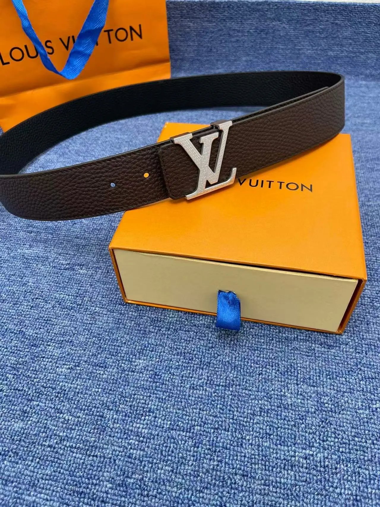 Gucci  Louis Vuitton...Belt