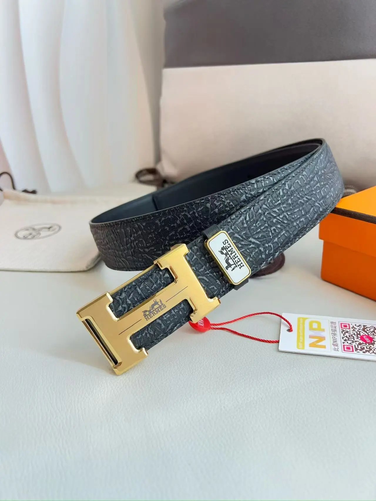 Gucci  Louis Vuitton...Belt