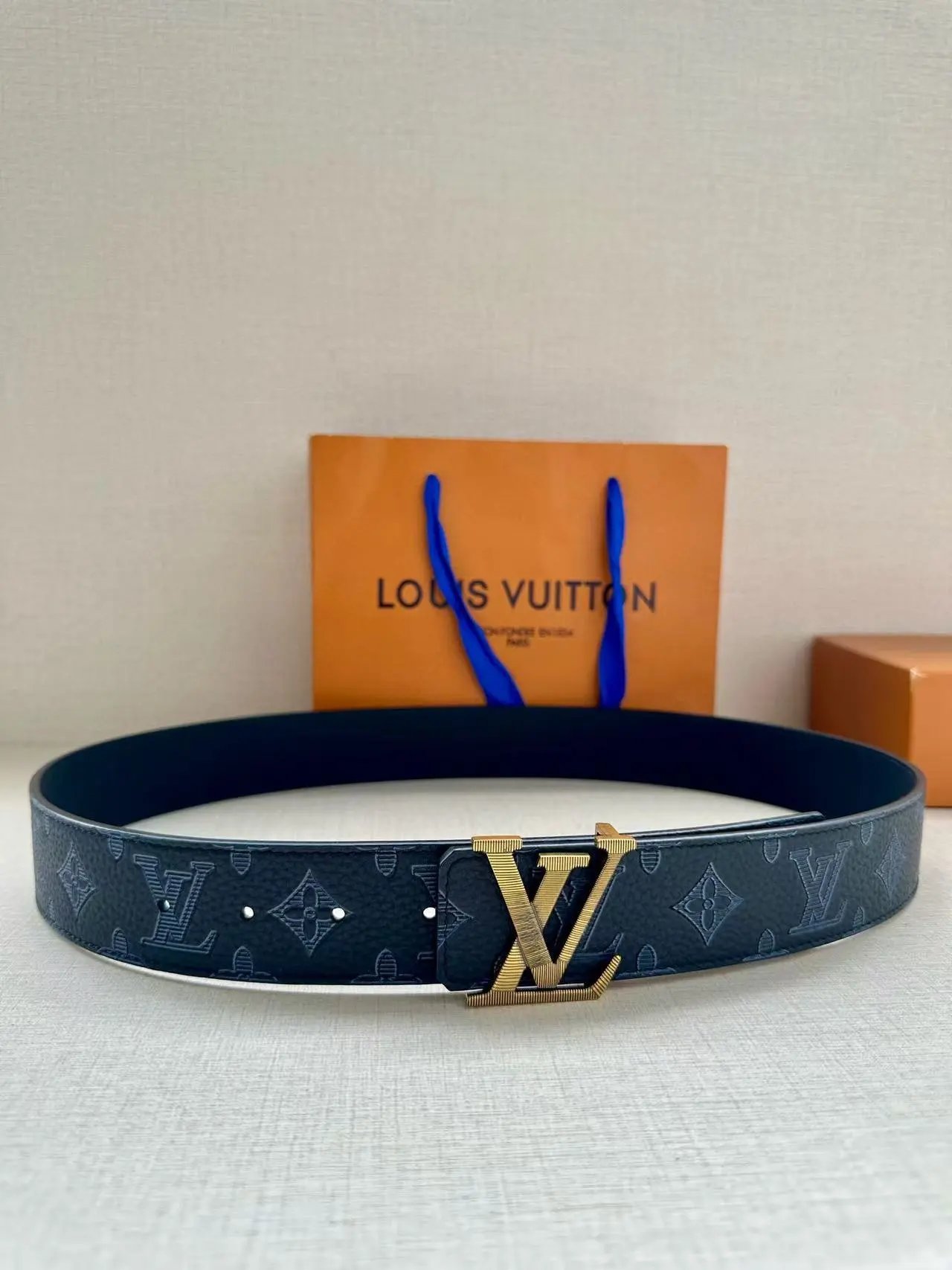 Gucci  Louis Vuitton...Belt