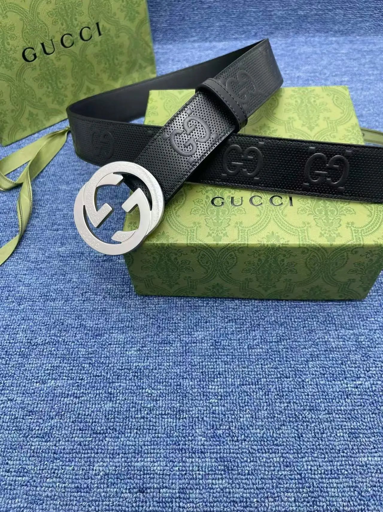 Gucci  Louis Vuitton...Belt