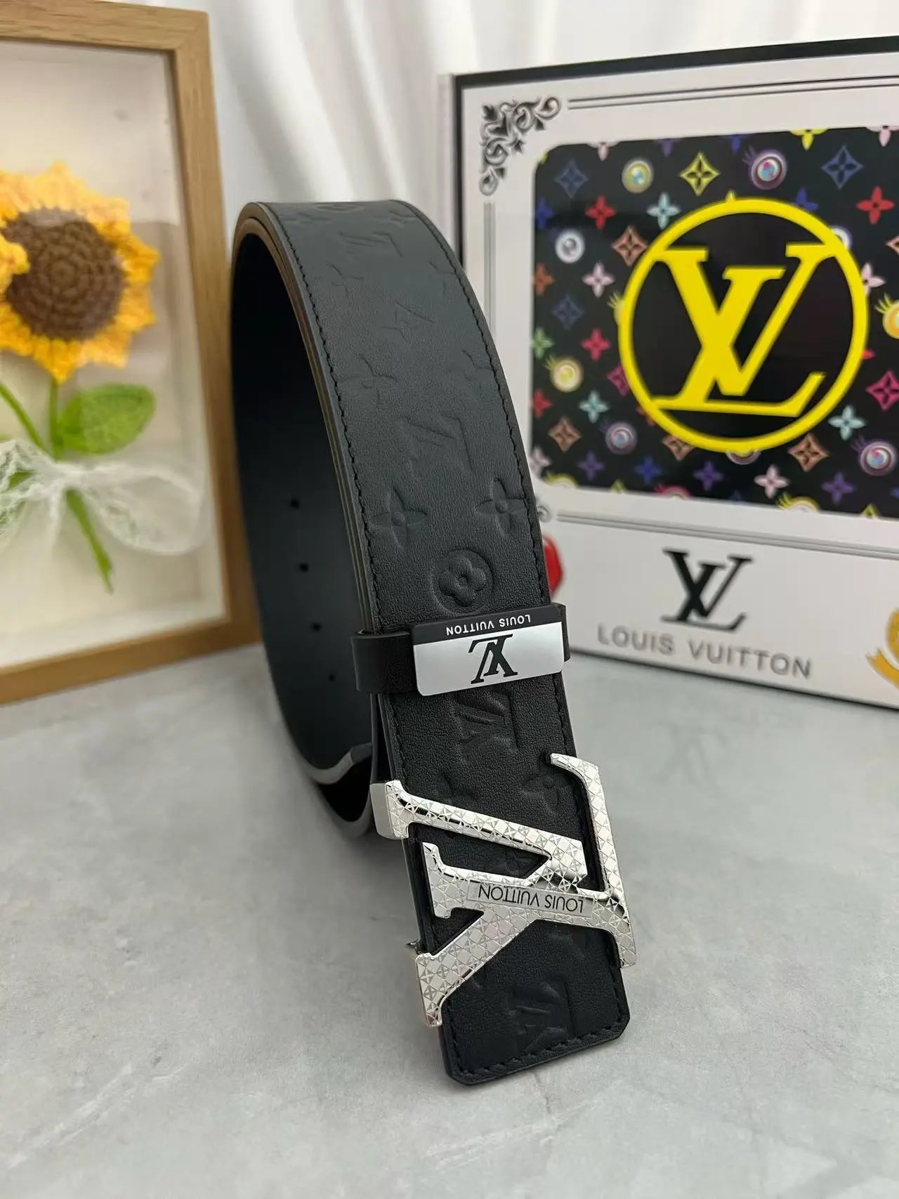Gucci  Louis Vuitton...Belt