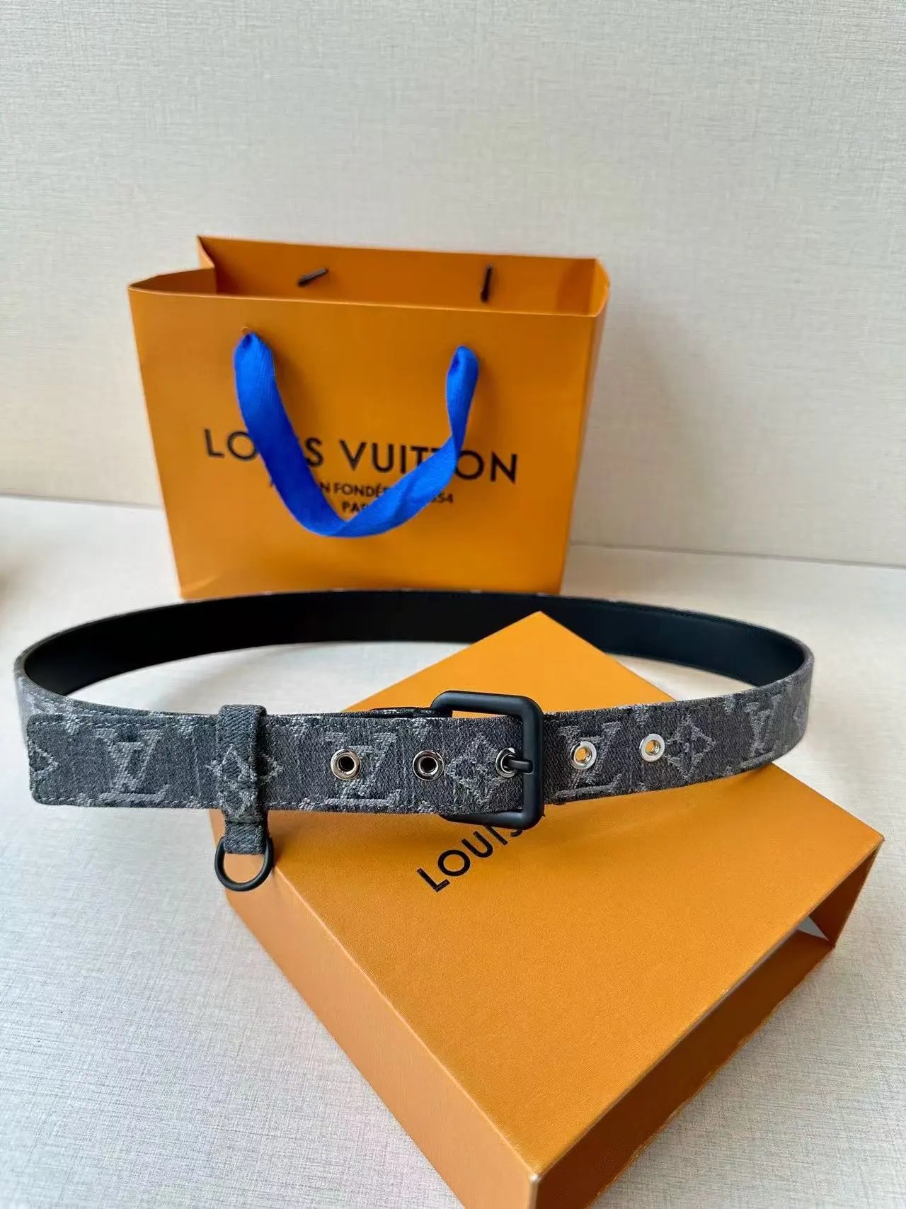  Louis Vuitton Gucci...Belt