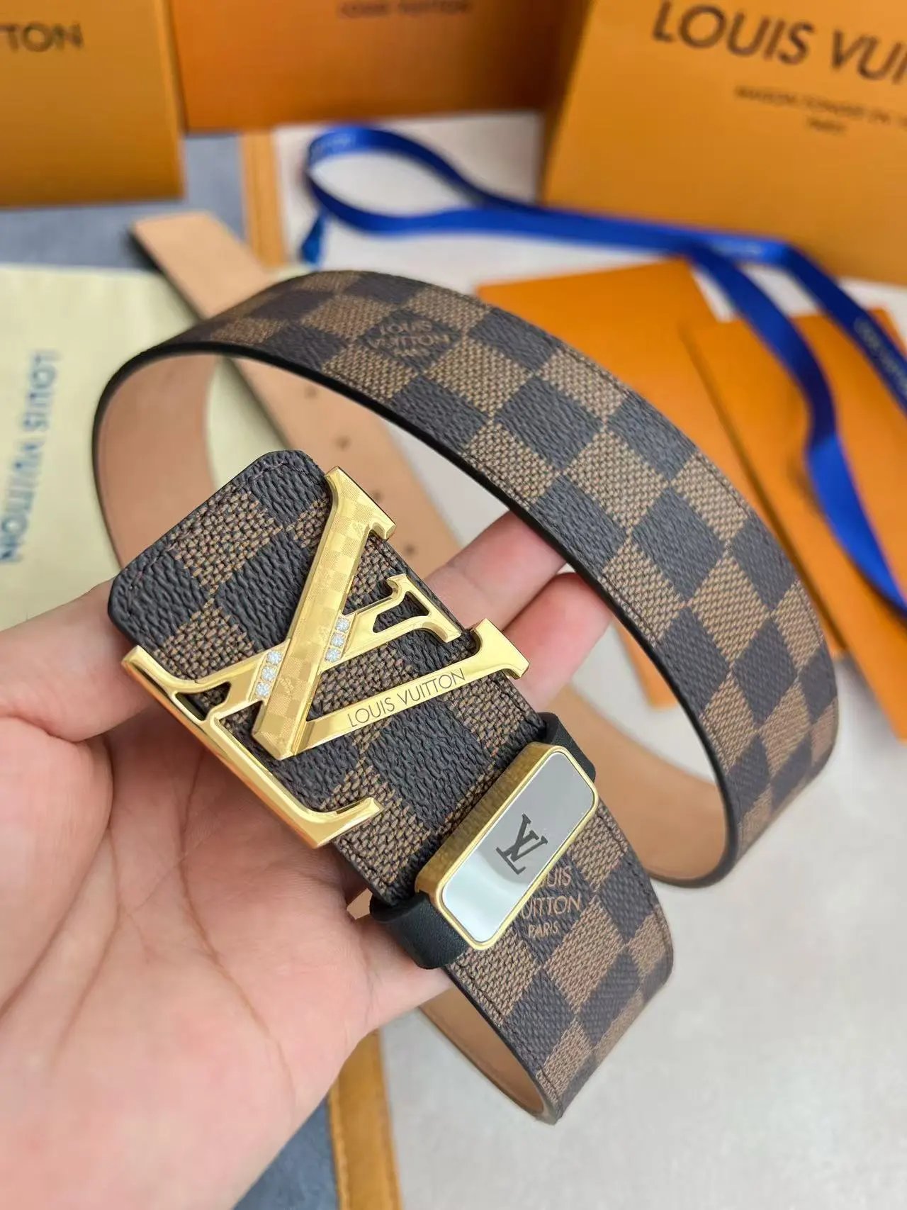Gucci  Louis Vuitton...Belt