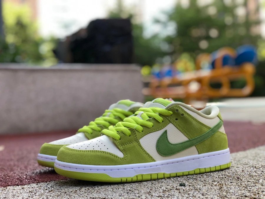 Nike Dunk Low Premium