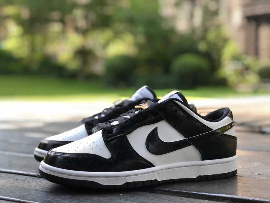 Nike Dunk Low Premium