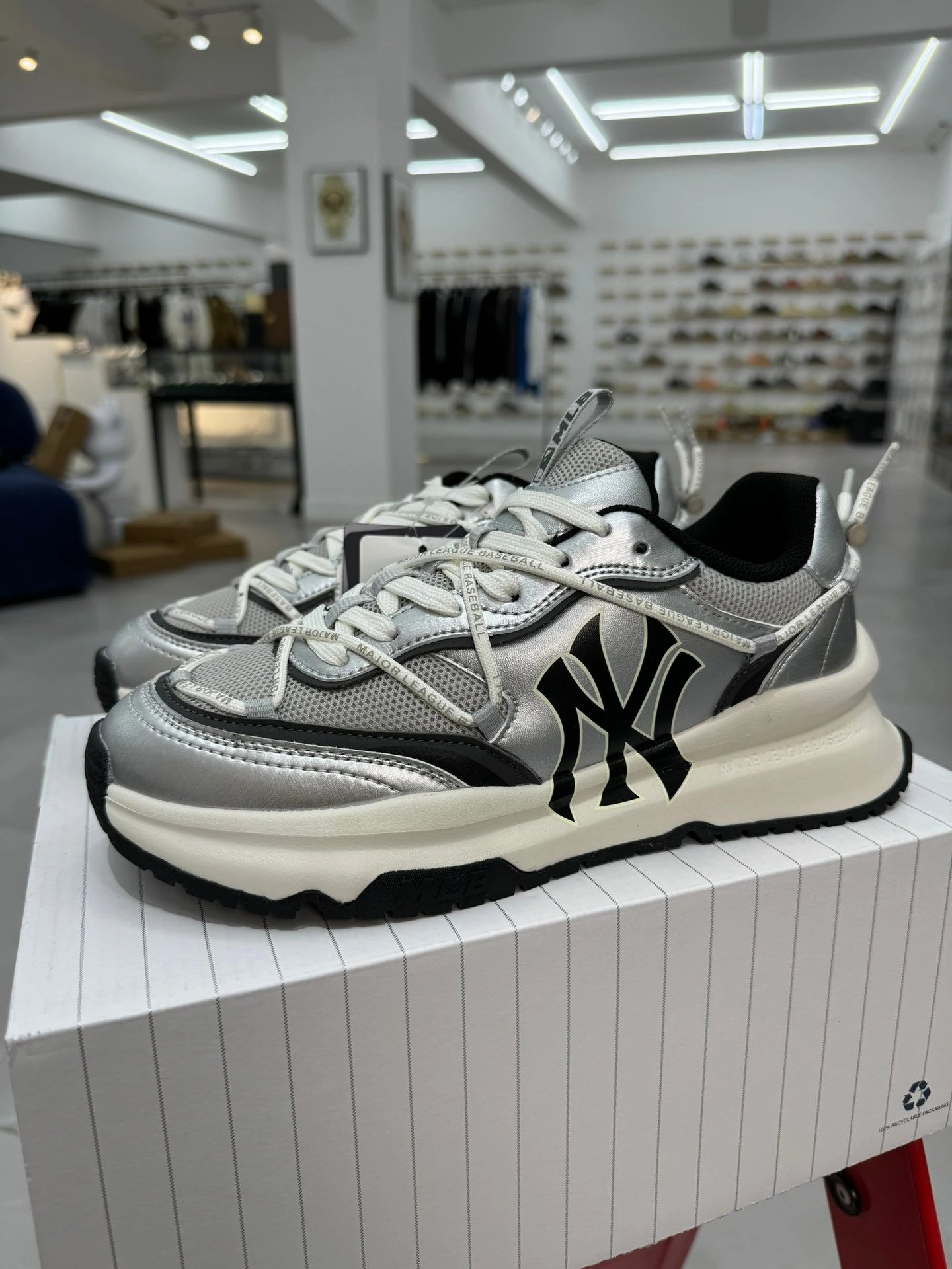 MLB Shoes