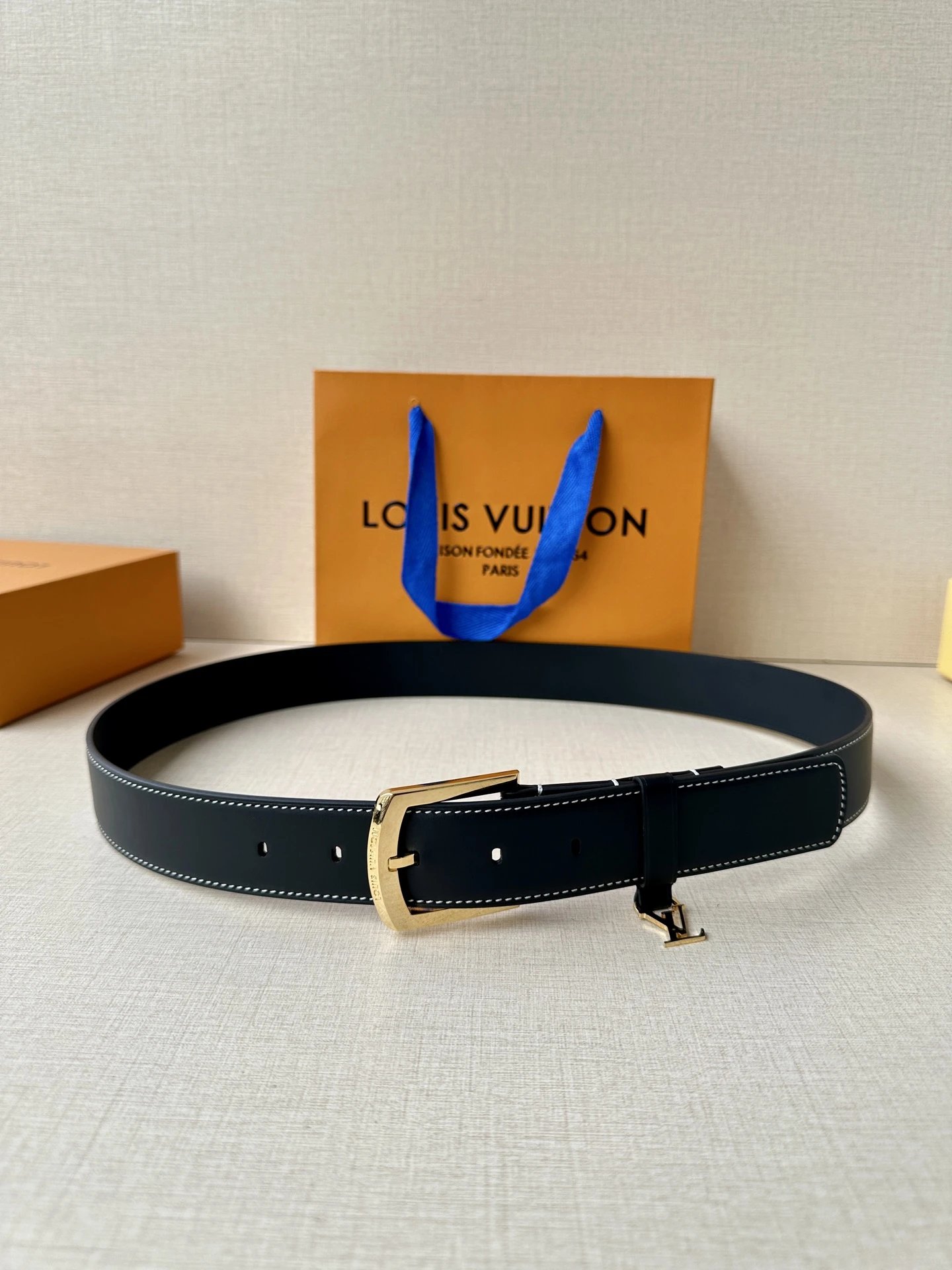 Louis Vuitton Gucci... Belt