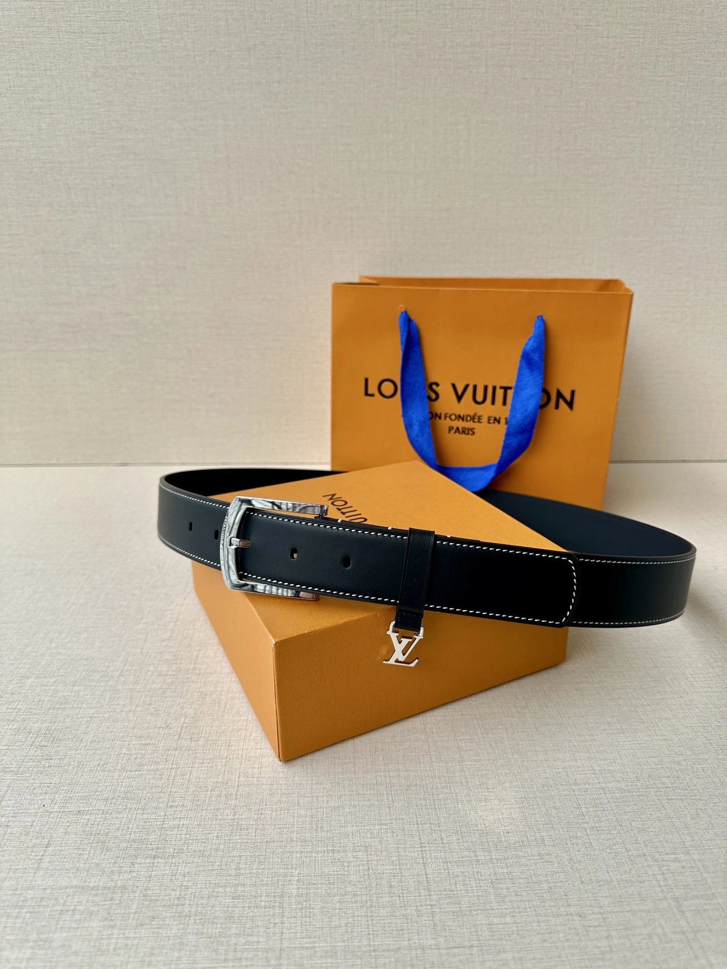 Louis Vuitton Gucci... Belt