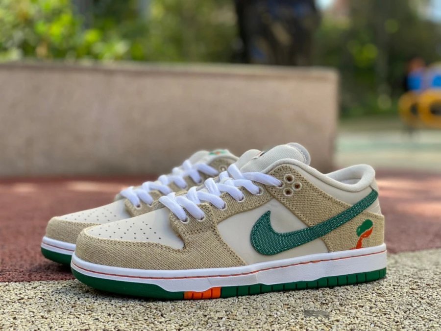 Nike SB Dunk Low Pro