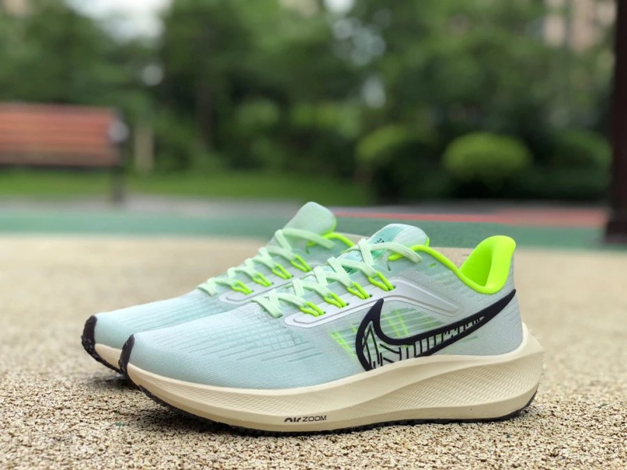 Nike Zoom Fly 4