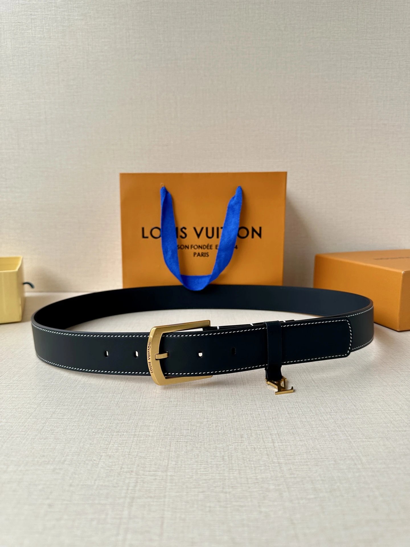 Louis Vuitton Gucci... Belt