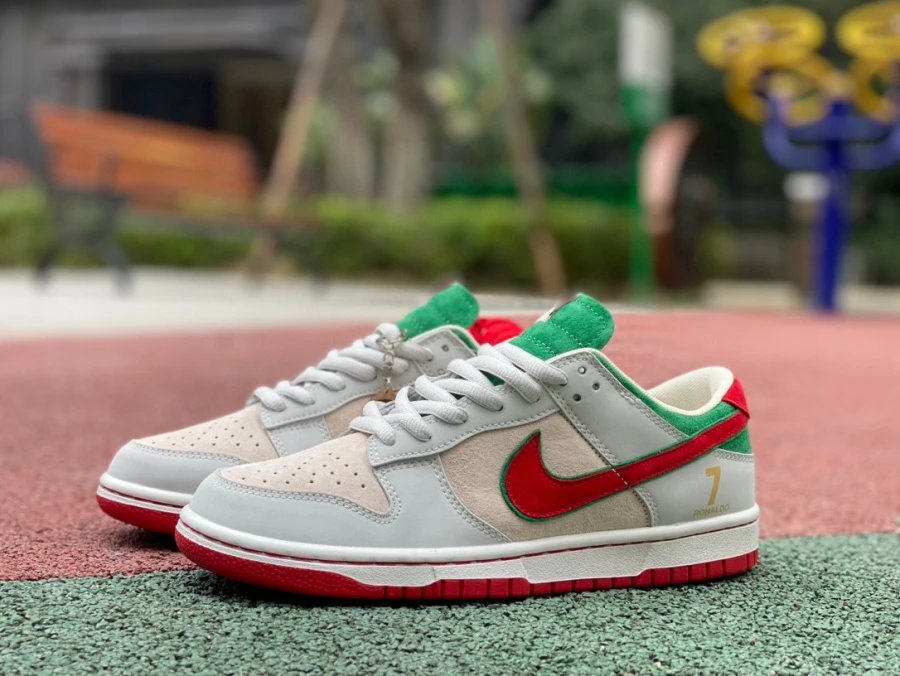 Nike SB Dunk Low Pro