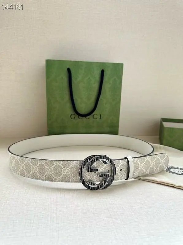 Gucci  Louis Vuitton...Belt