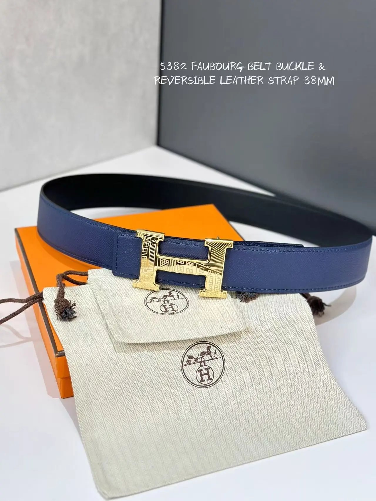 Gucci  Louis Vuitton...Belt