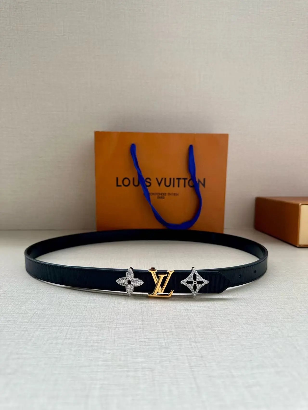  Louis Vuitton Gucci...Belt