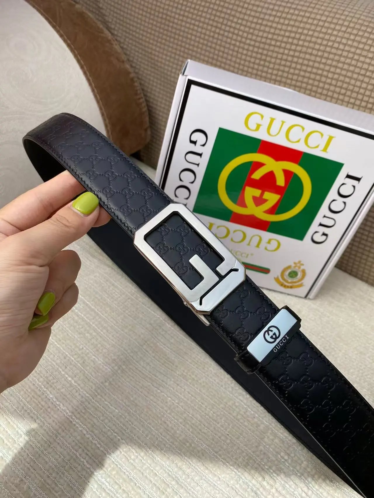 Gucci  Louis Vuitton...Belt