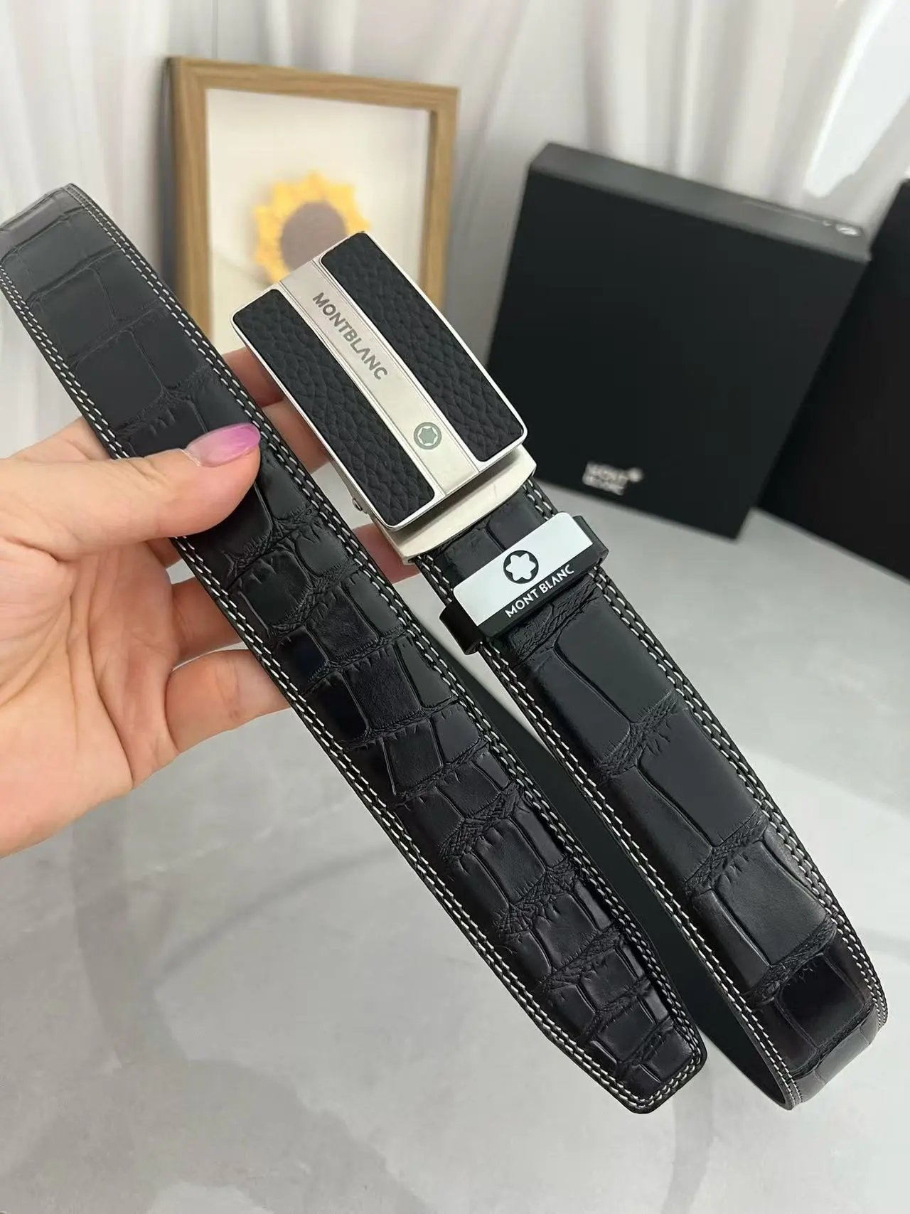 Gucci  Louis Vuitton...Belt