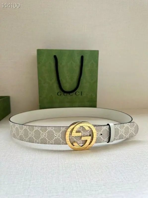 Gucci  Louis Vuitton...Belt